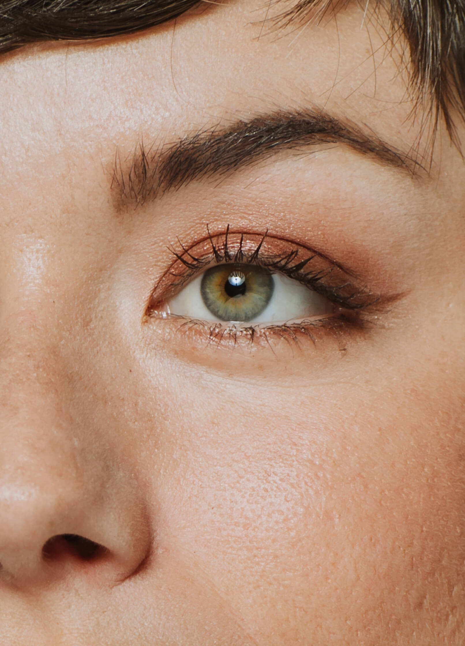 Elate Brown eyeliner, pencil eyeliner, brown eyebrow pencil, vegan and cruelty free beauty +caption_Meagan is wearing Hearth #shade_Hearth_|_Neutral_Brown