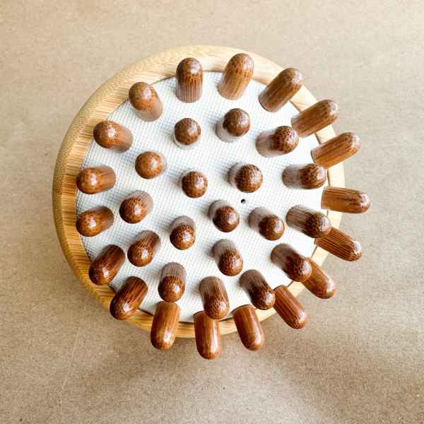 Sustainable living - bamboo stimulating scalp massager