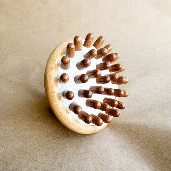 Sustainable living - bamboo stimulating scalp massager