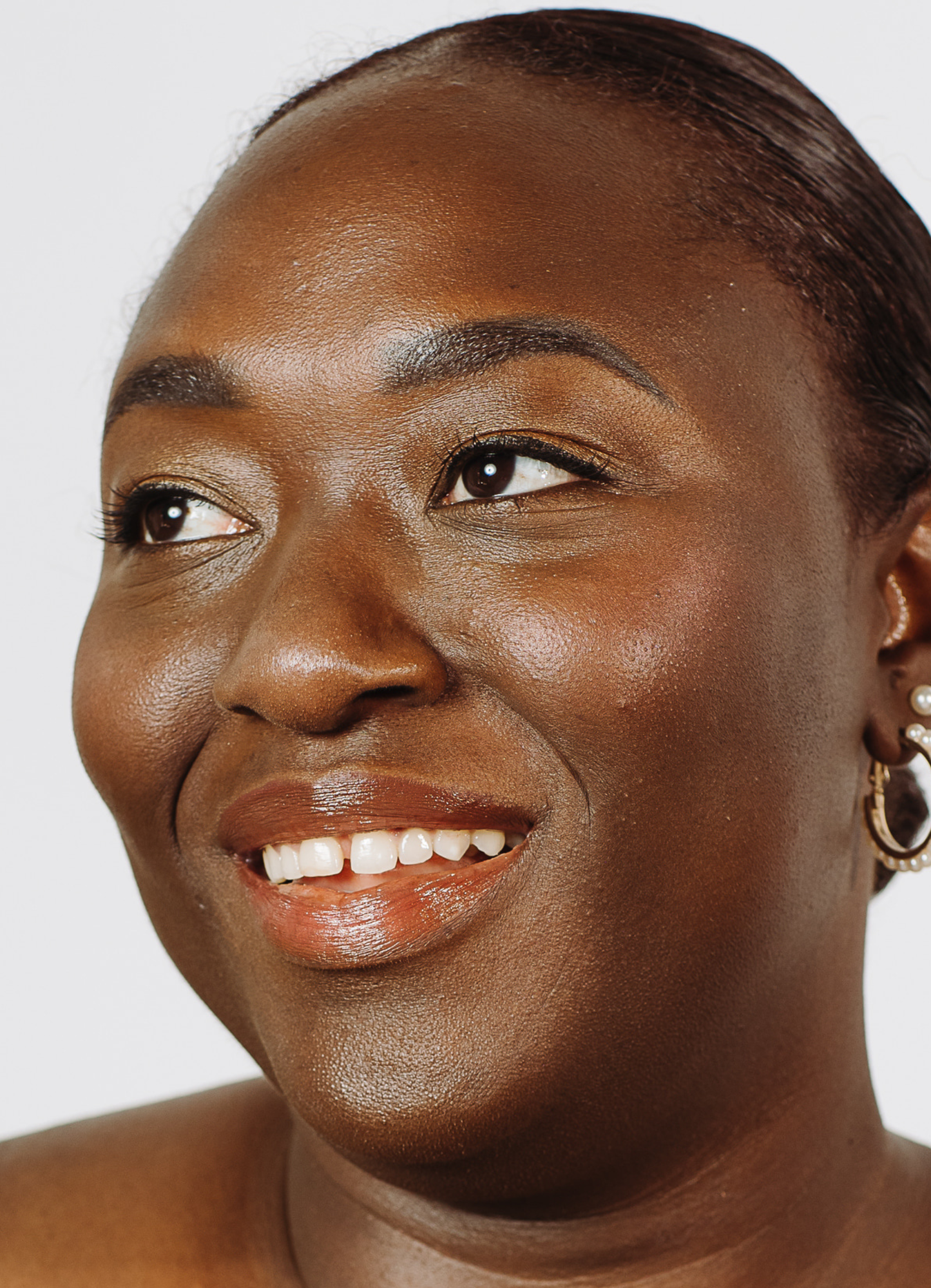 vegan cruelty free serum concealer
+caption_Assitou is wearing SN9
#shade_SN9_|_Very_Deep_Neutral