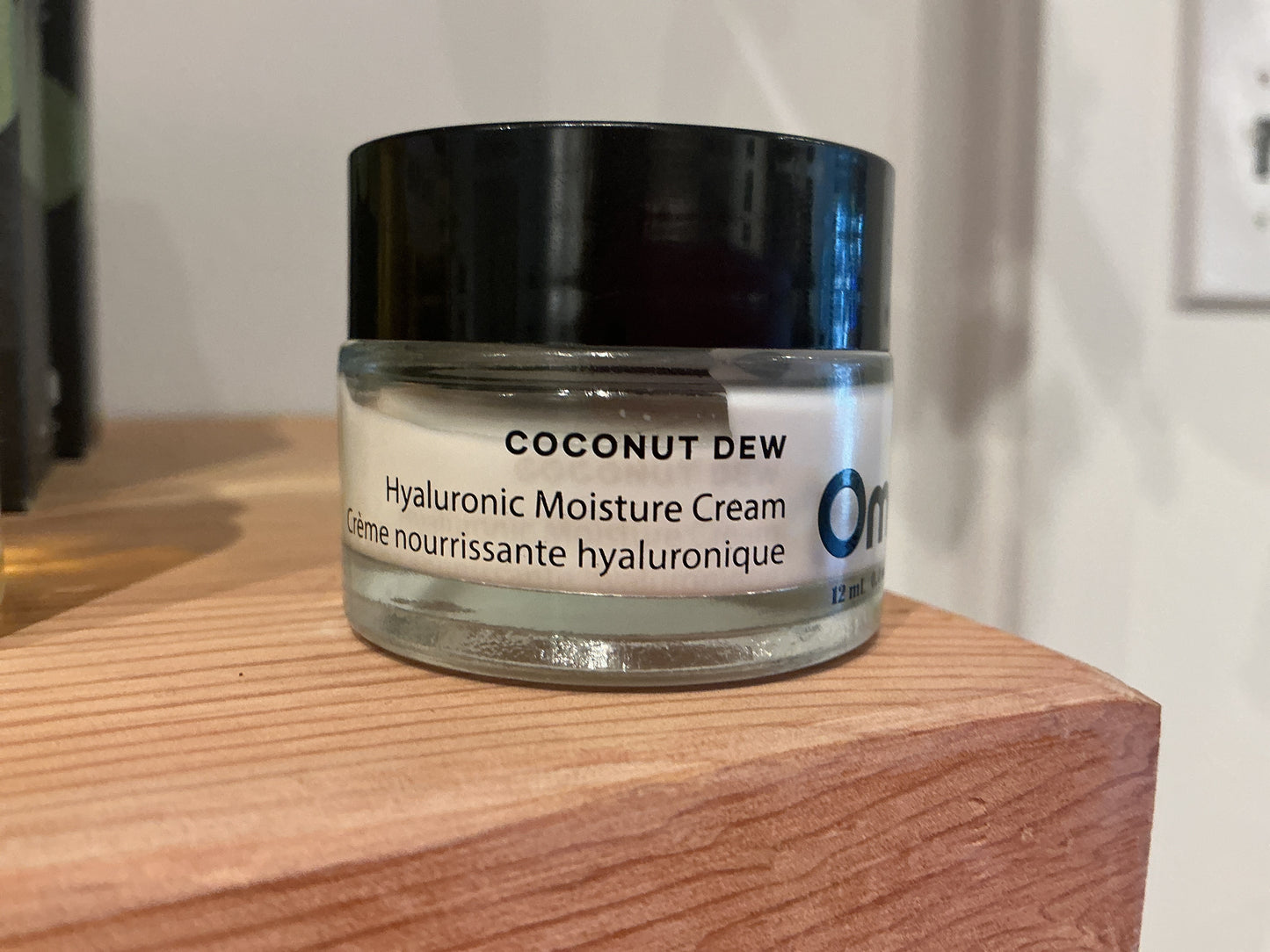 Om Coconut dew Hyaluronic Moisture Cream