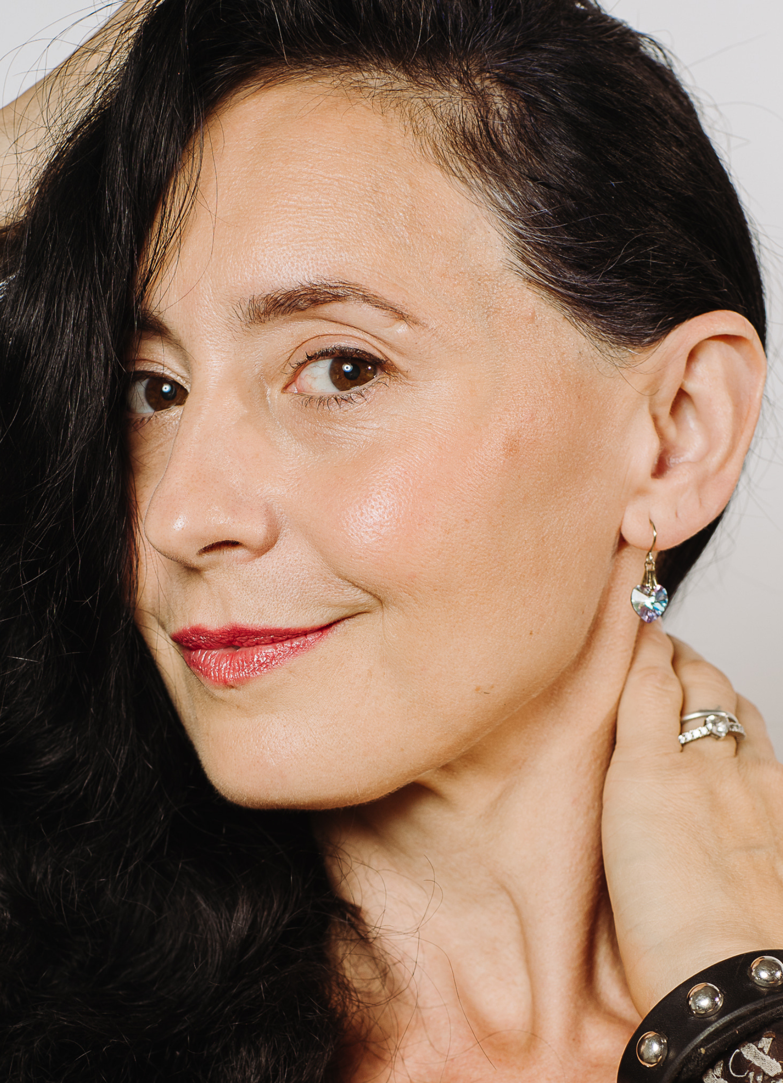 vegan cruelty free serum concealer
+caption_Imogen is wearing SN1.5
#shade_SN1.5_|_Light_Neutral