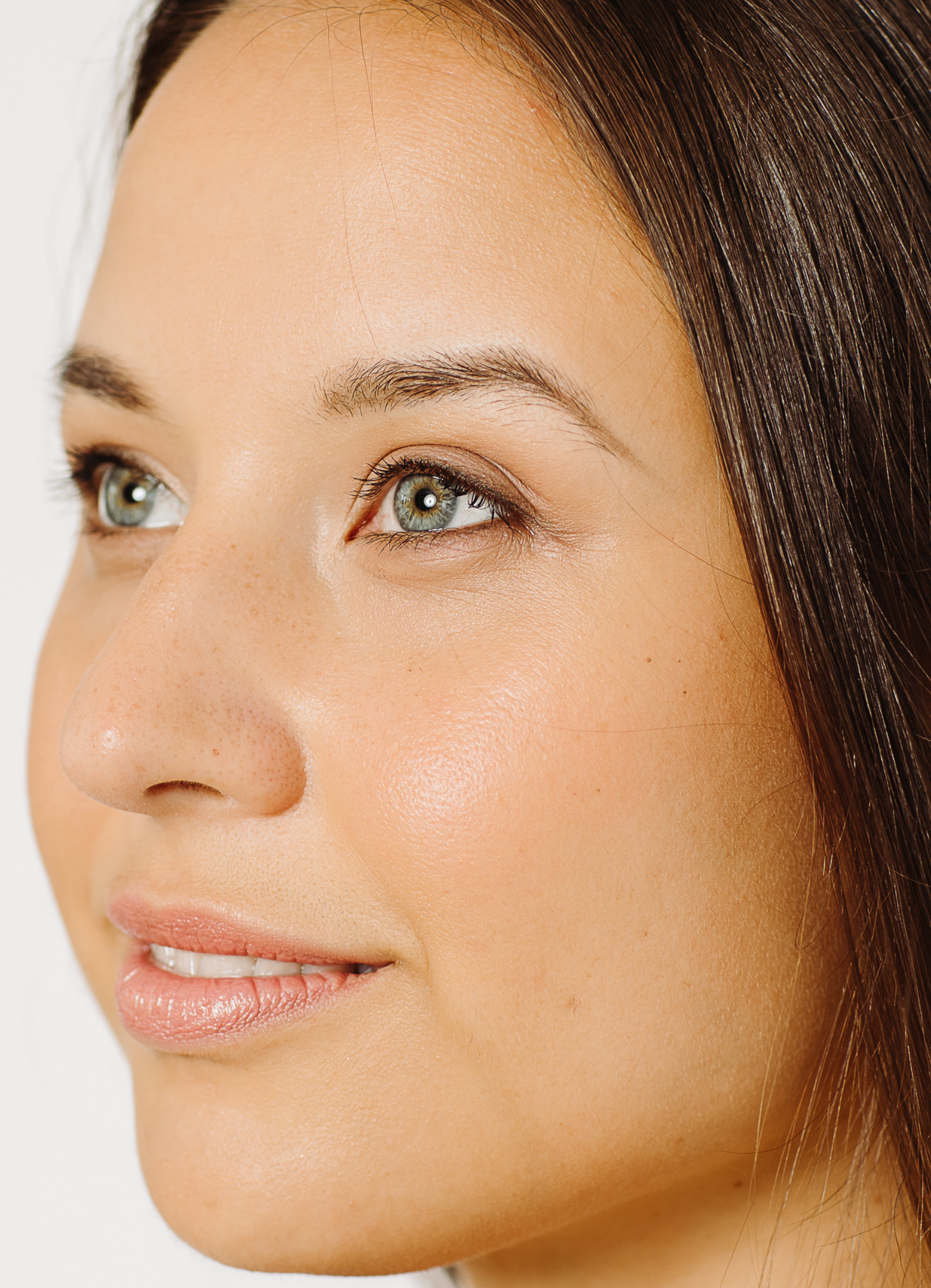 vegan cruelty free serum concealer
+caption_Maria is wearing SN3
#shade_SN3_|_Light_Medium_Neutral