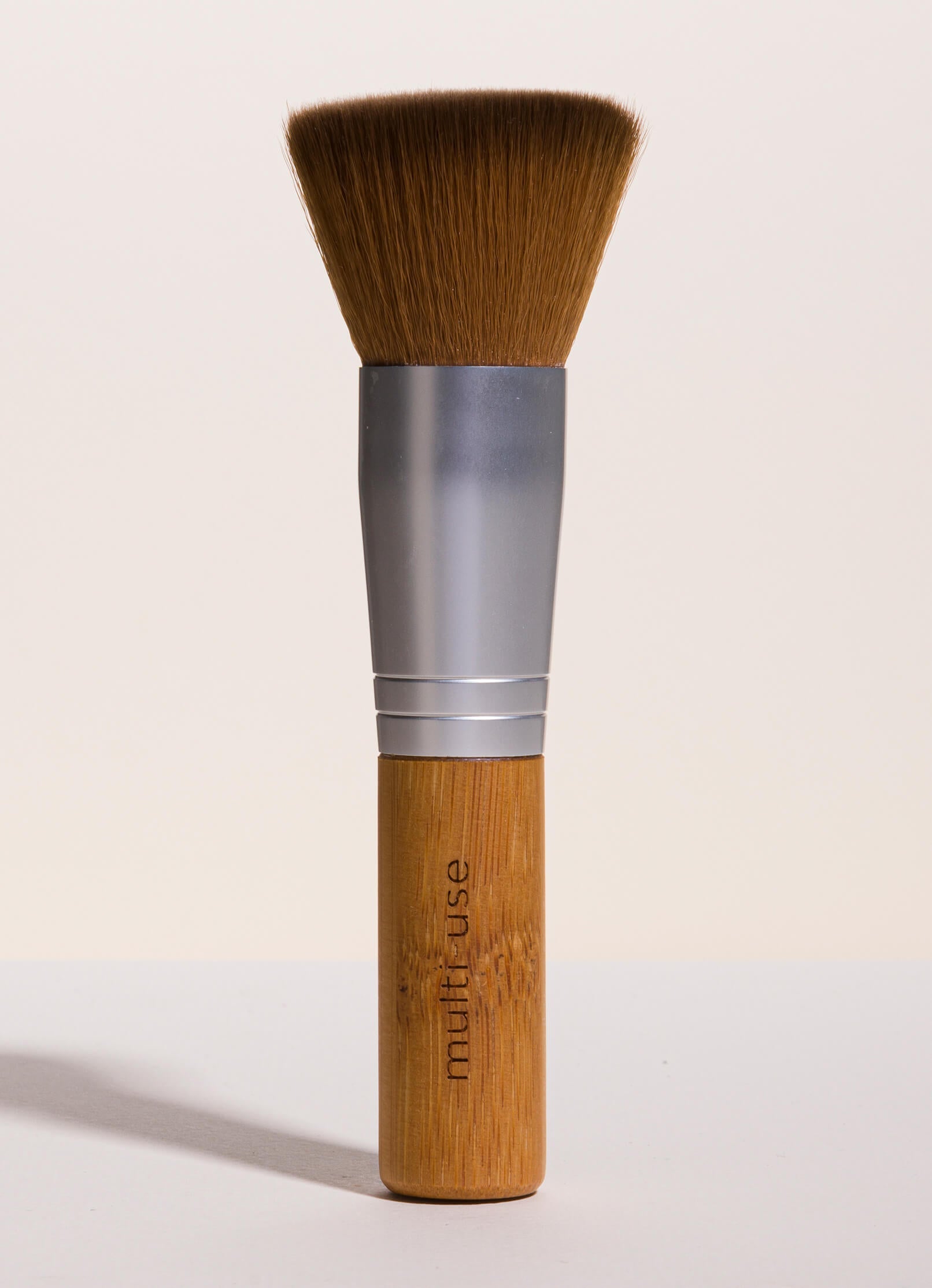 foundation brush, vegan and cruelty free makeup brush 