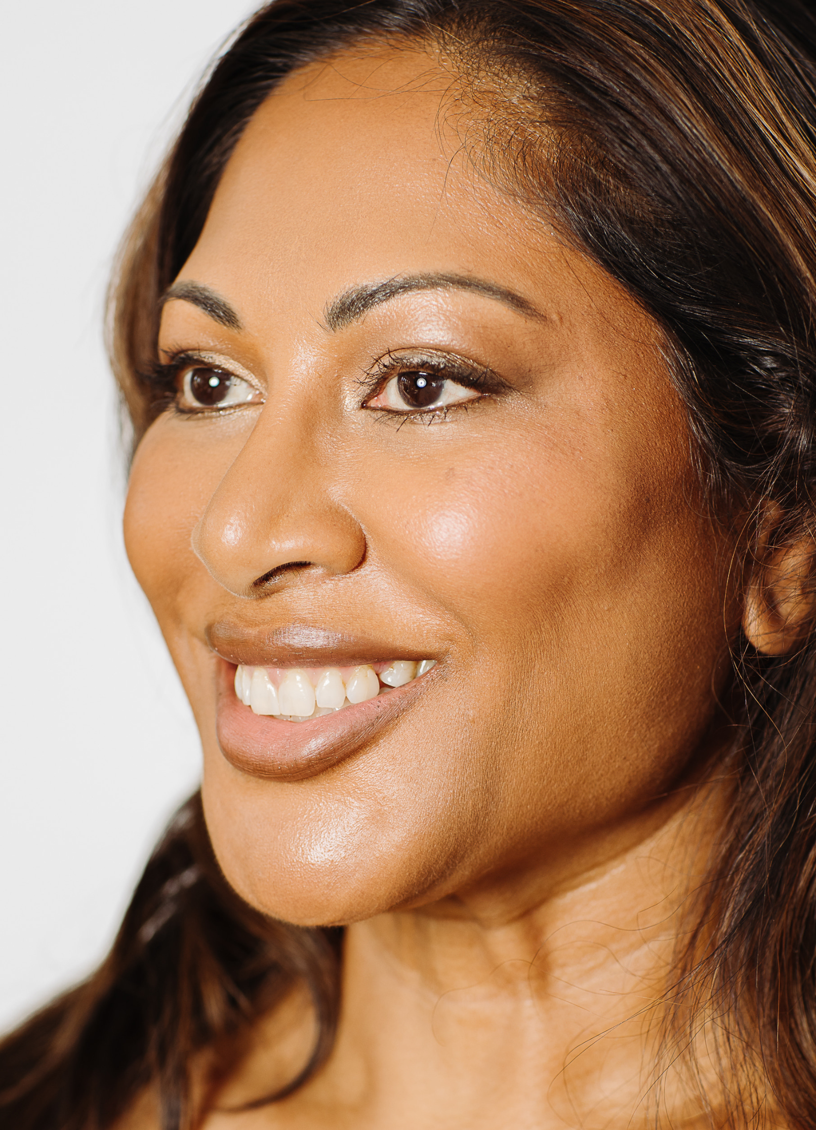 vegan cruelty free serum concealer
+caption_Vicki is wearing SN5
#shade_SN5_|_Medium_Neutral