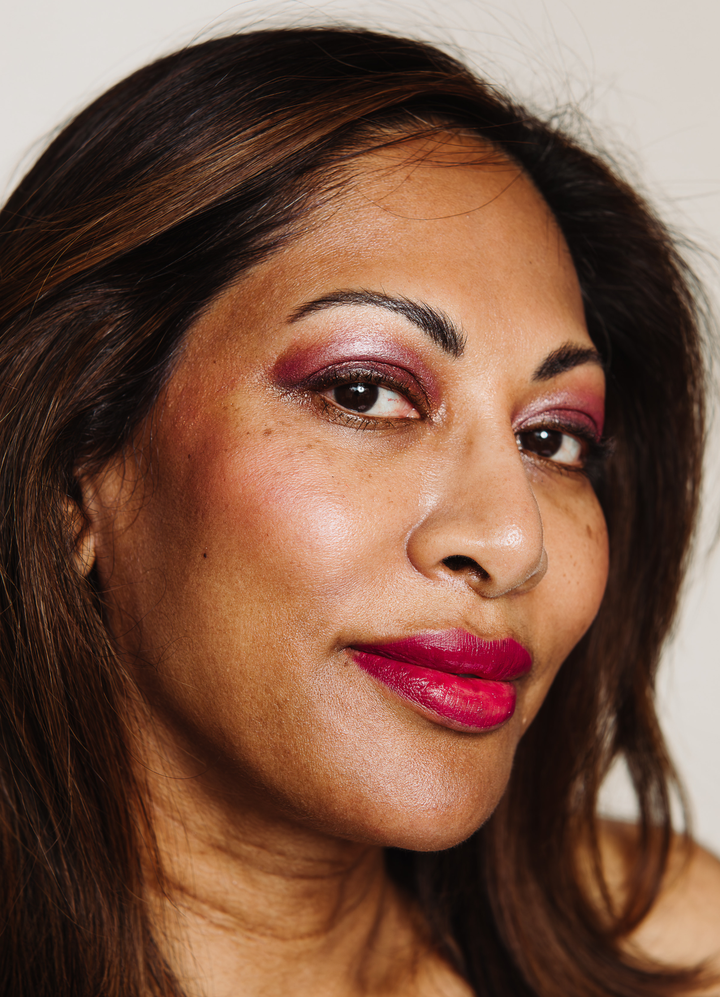 vegan cruelty free eyeshadow pencil crayon +caption_Eliza is wearing Haze #shade_Haze_|_Mauve